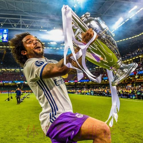 马塞洛祝贺儿子与皇马续约：我们为你感到骄傲